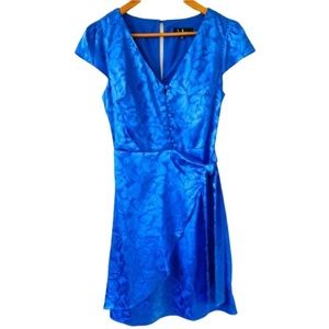 Lulu's Blue Faux Wrap Dress Floral Cap
Sleeve S 2/4